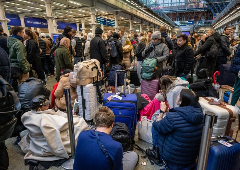 Kaos u prometu: Brojni Eurostar super brzi vlakovi izvan pogona zbog poplavljenog tunela