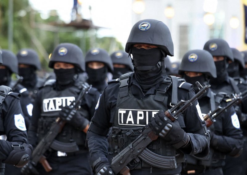 Nikaragva uhitila još četiri svećenika