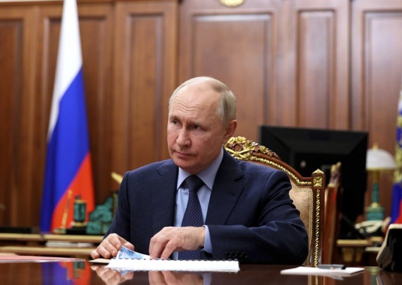 Putin službeno ide po još jedan mandat u predsjedničkoj fotelji