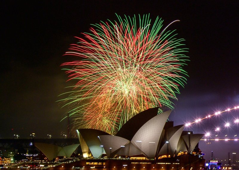 Sydney i Auckland dočekali Novu godinu spektakularnim vatrometima