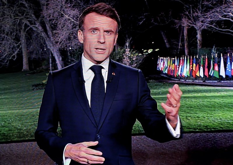 Macron poručio da će 2024. biti godina ponosa i nade
