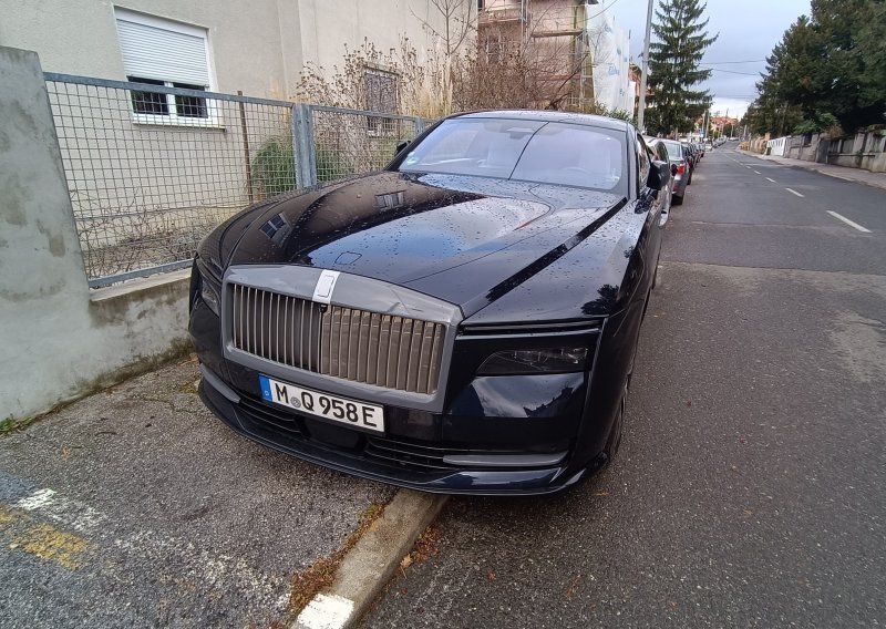 Rolls-Royce Spectre, prvi potpuno električni model legendarne marke osvanuo u Zagrebu