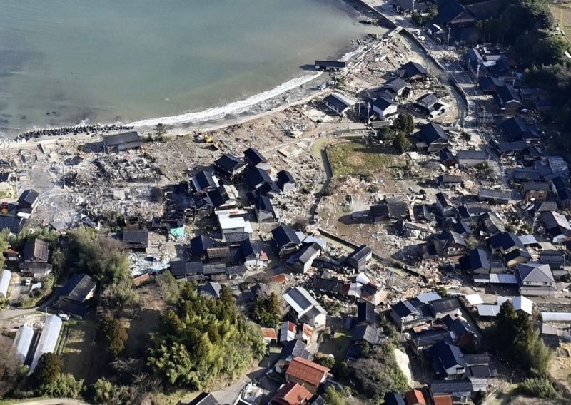 Apokalipsa u Japanu: Raste broj poginulih, mnogi su zarobljeni pod ruševinama
