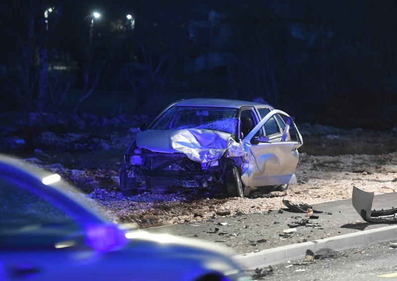 Teška prometna nesreća kod Prugova, ozlijeđene dvije osobe