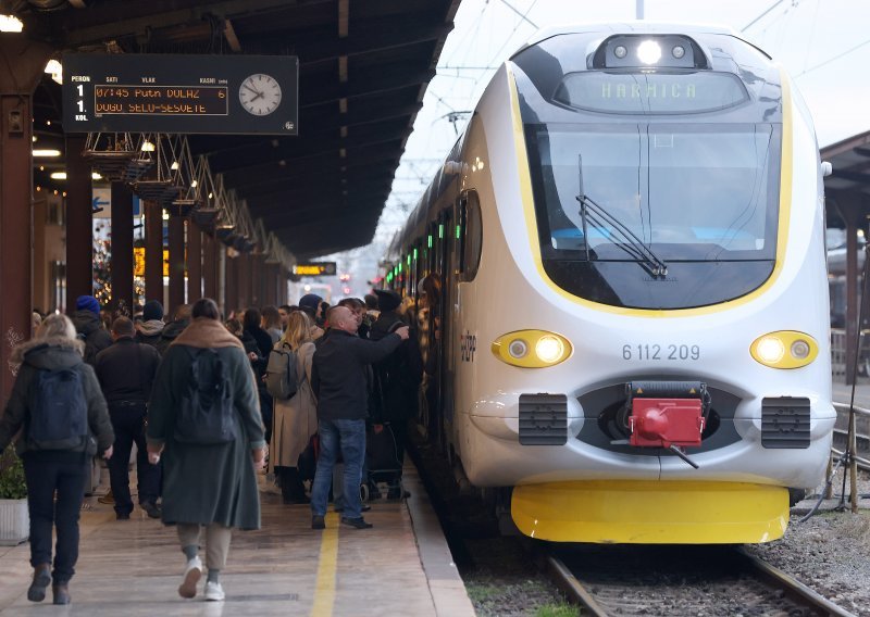 Umirovljenicima besplatan prijevoz vlakom diljem Hrvatske, evo kako do njega