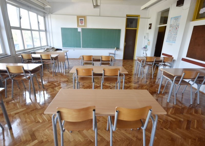 Profesor koji se potukao s učenicima neće dobiti otkaz, dvojica učenika dobila ukor