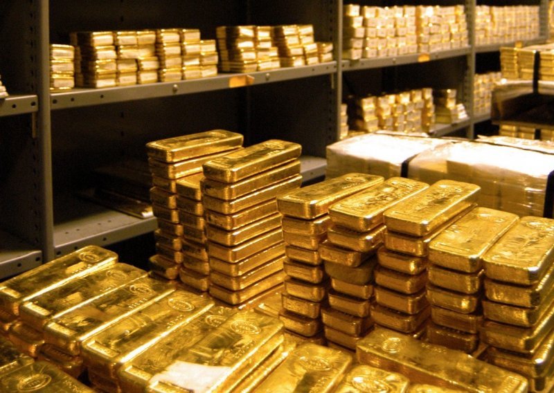 Cijena zlata probila psihološku granicu od 2.400 dolara po unci