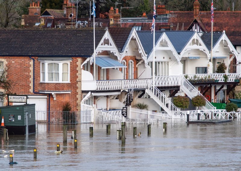 Obilne kiše izlile velike rijeke u Britaniji; poplavljeno više od 1000 kuća