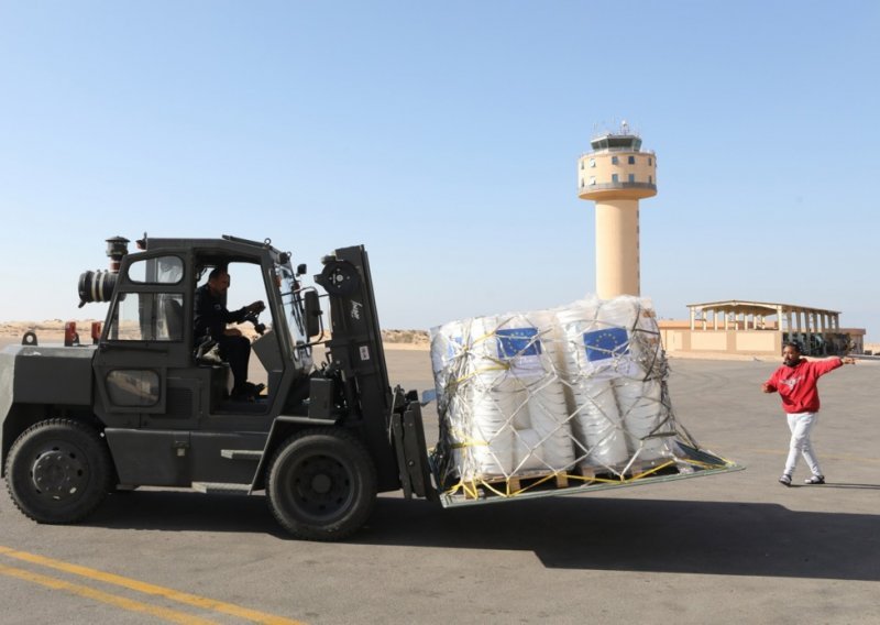 Francuske i jordanske zračne snage bacile su medicinsku pomoć u Gazu