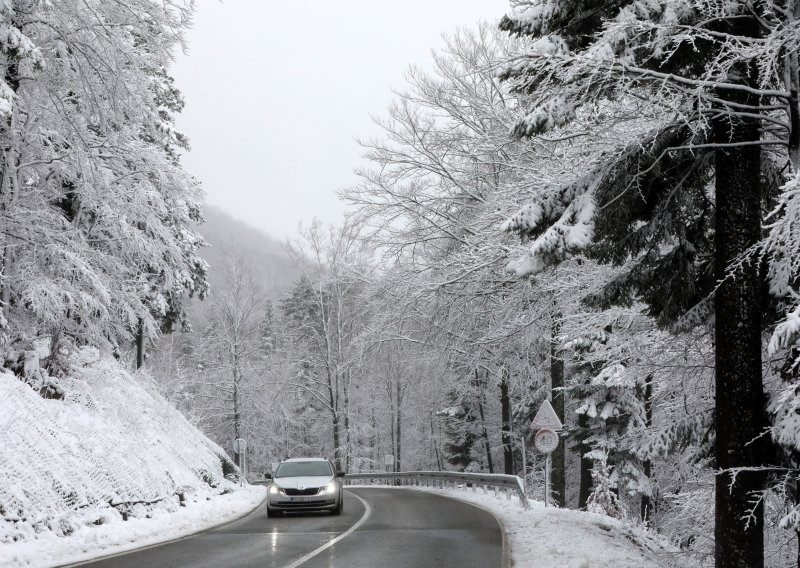 Zahlađenje sa snijegom: Za dio zemlje upaljen crveni meteoalarm, olujna bura ugrožava promet