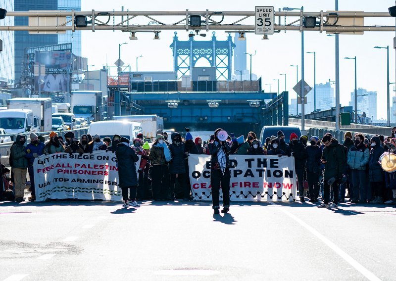 Propalestinski prosvjednici blokirali mostove i tunel u New Yorku