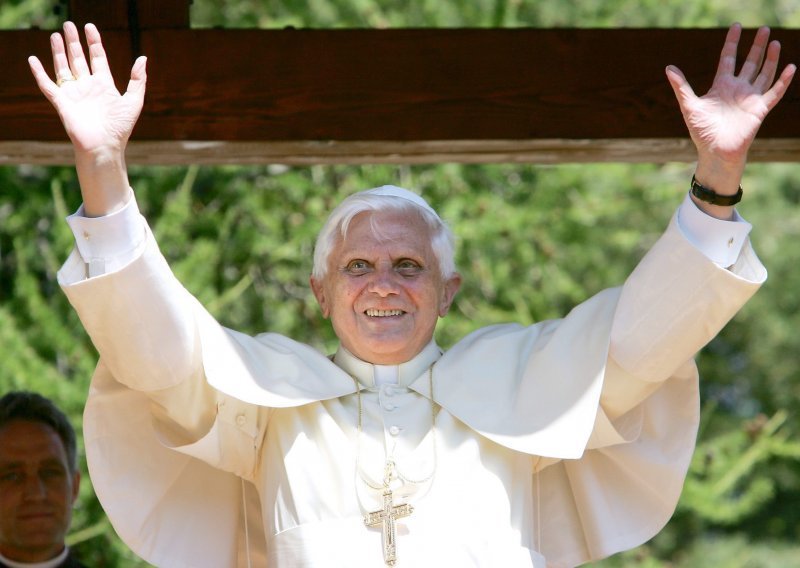 Obitelj se odrekla nasljedstva pape Benedikta XVI: Ostavio puno imovine, ali možda i veliki dug