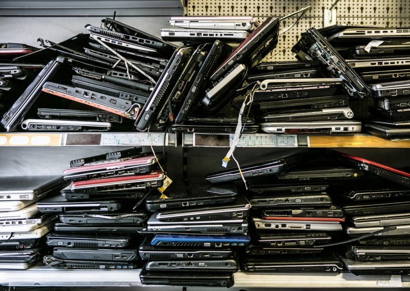 Želite prodati stari smartfon ili laptop? Evo što trebate napraviti prije toga