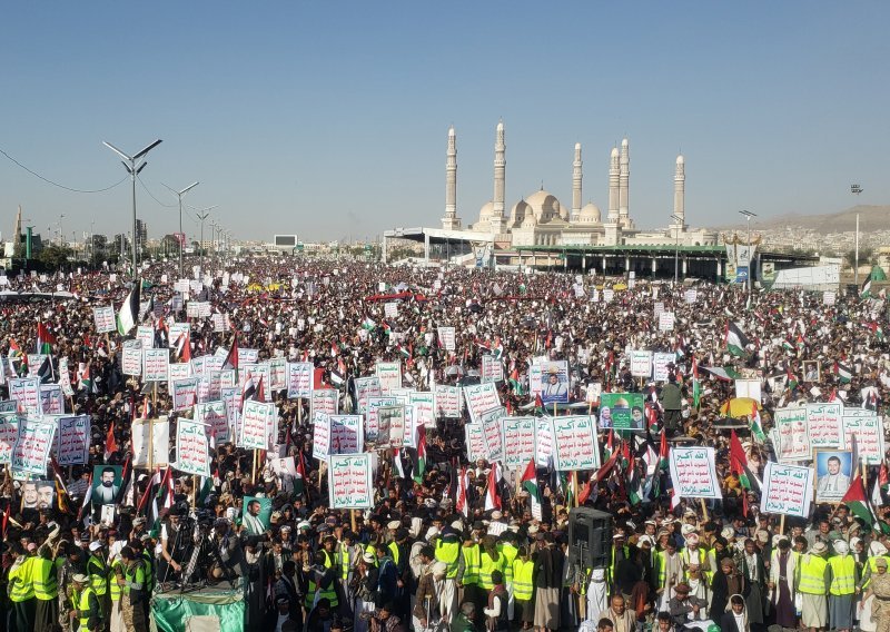Deseci tisuća prosvjednika u jemenskim gradovima, gaze se američke i izraelske zastave