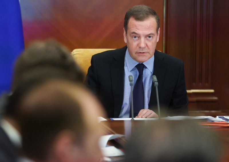 Medvedev ponovno prijeti nuklearnim ratom