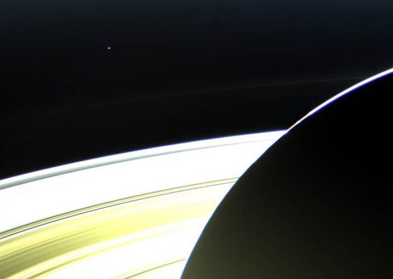 Pogledajte kako su nas slikali sa Saturna!