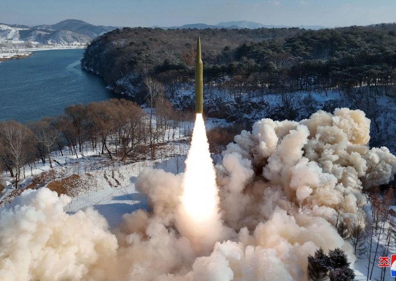 Sjeverna Koreja testirala hipersoničnu raketu na čvrsto gorivo