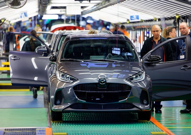 Mazda2 Hybrid krenula u masovnu proizvodnju: Poboljšanja dizajna, sigurnosnih značajki i nova linija asortimana