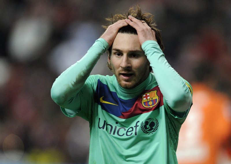 Bijesni Messi izbjegao Barcelonino slavlje