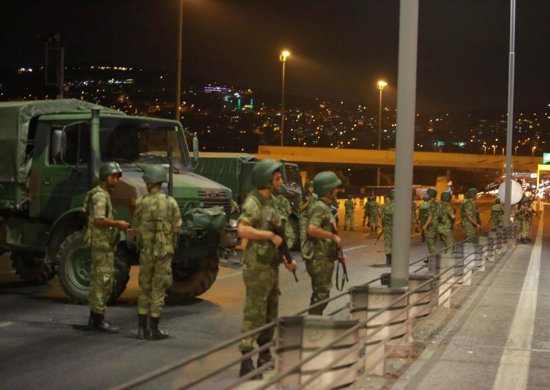 Turski časnici traže azil od NATO-a