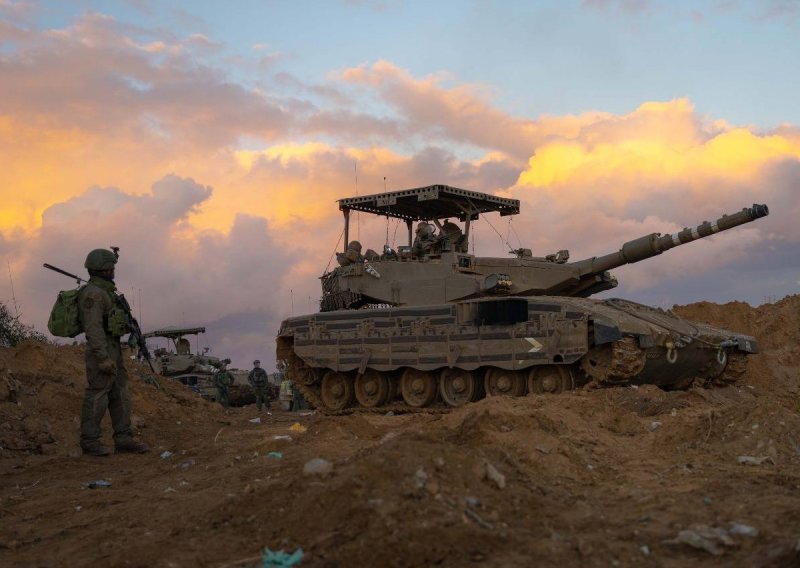 Borbe diljem Gaze dok Izrael baca letke u potrazi za svojim taocima
