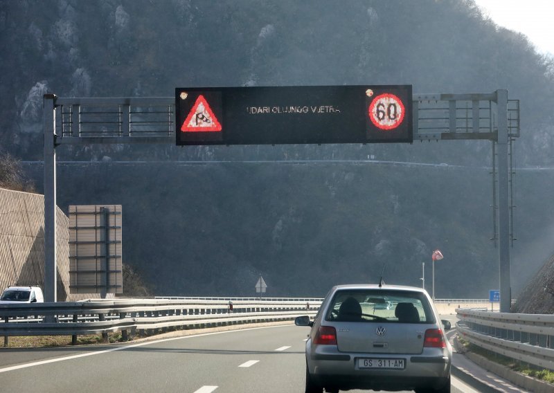 Olujni vjetar otežava promet na Jadranskoj magistrali