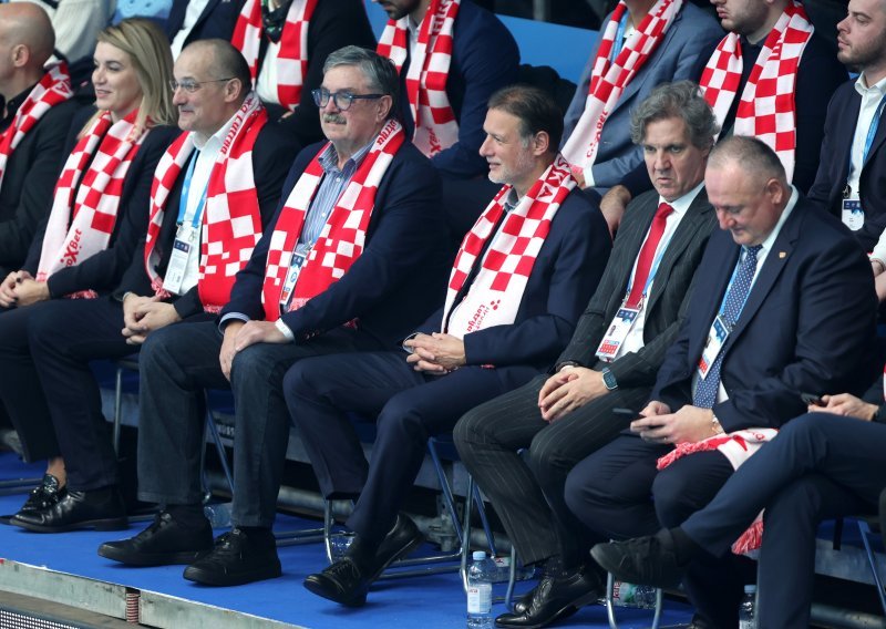 Pogledajte tko je sve s tribina gledao finale EP-a u vaterpolu u Zagrebu