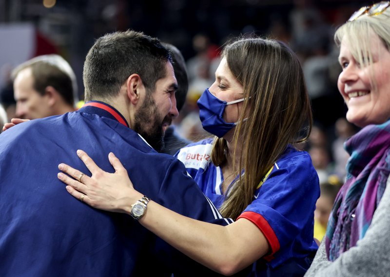 Nježni prizori: Nikola Karabatić nakon utakmice potrčao u zagrljaj supruge