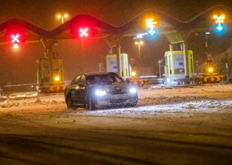 Paraliziran promet iz unutrašnjosti prema Dalmaciji i Istri