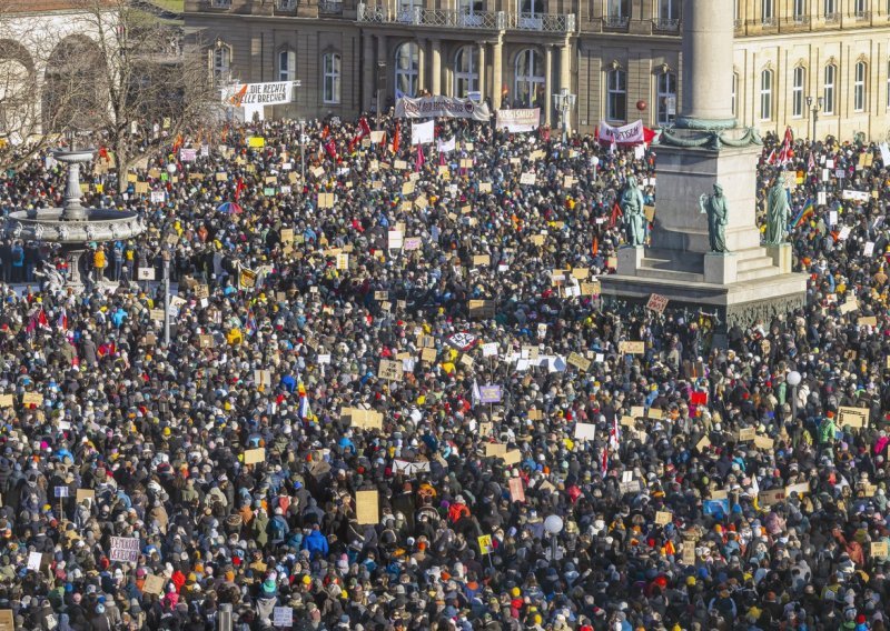 Stotine tisuća ljudi u Njemačkoj prosvjedovale protiv desnice