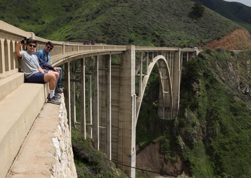 Selfie odnese više života nego morski psi, neke destinacije razmišljaju o zabrani