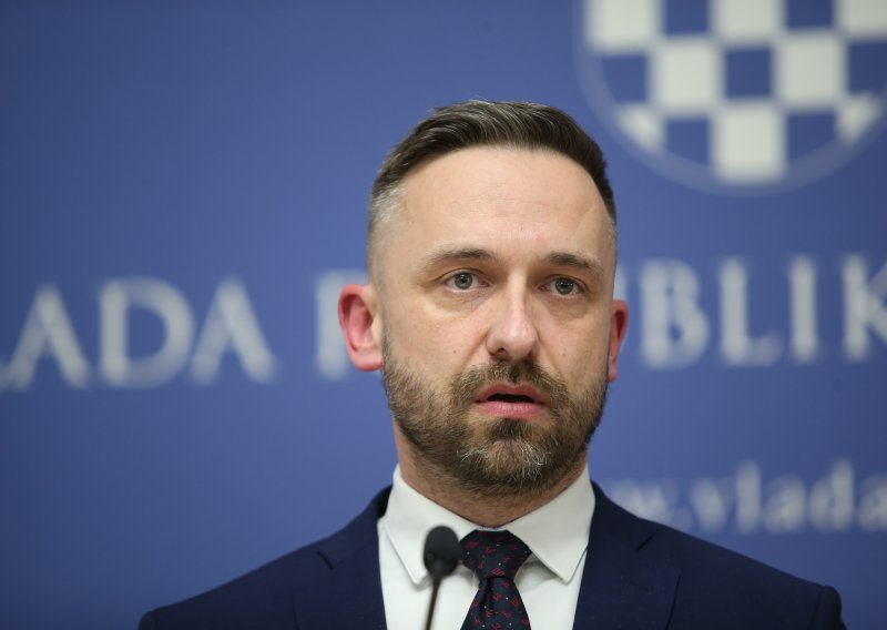 Ministar Piletić objavio koliko će rasti plaće zaposlenima u državnom i javnom sektoru