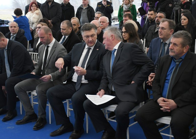 Premijer Plenković obišao Regionalni centar kompetentnosti u Bjelovaru