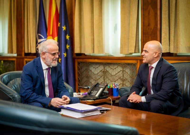Pala vlada u Makedoniji! Privremeni premijer po prvi puta Albanac