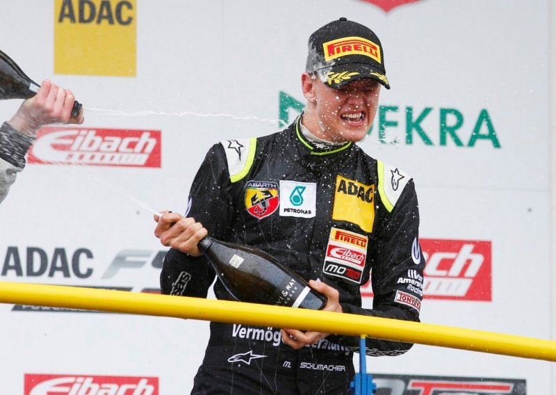 Prvi put pred kamerama: Velika pobjeda mladog Schumachera!