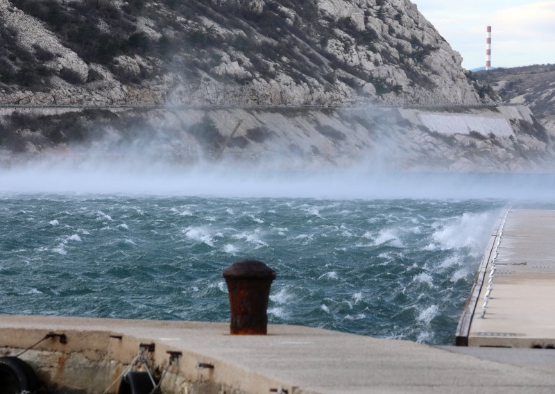 DHMZ izdao žuto upozorenje za cijelu obalu i Slavoniju, ispod Velebita i Biokova olujna bura