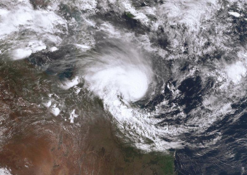 Tropski ciklon ostavio desetke tisuća ljudi u Australiji bez struje