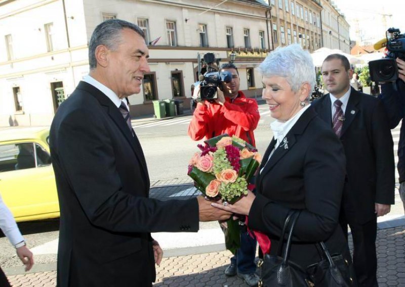 PM supports charter for national development until 2025