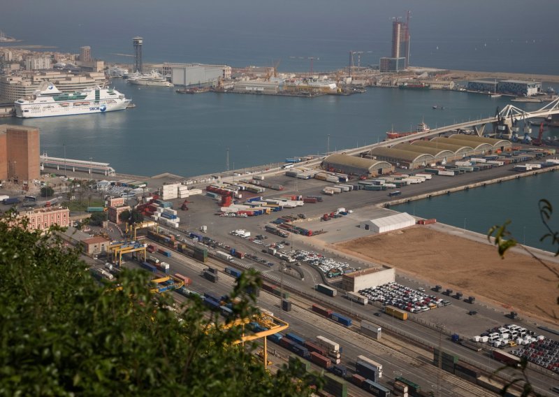 Šef lučke uprave: Teretni brodovi kasne u Barcelonu i do 15 dana