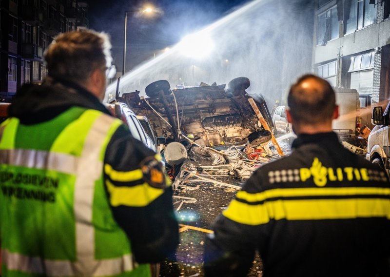 U Rotterdamu buknuo požar nakon eksplozije: Više osoba nestalo, vatra i dalje bjesni