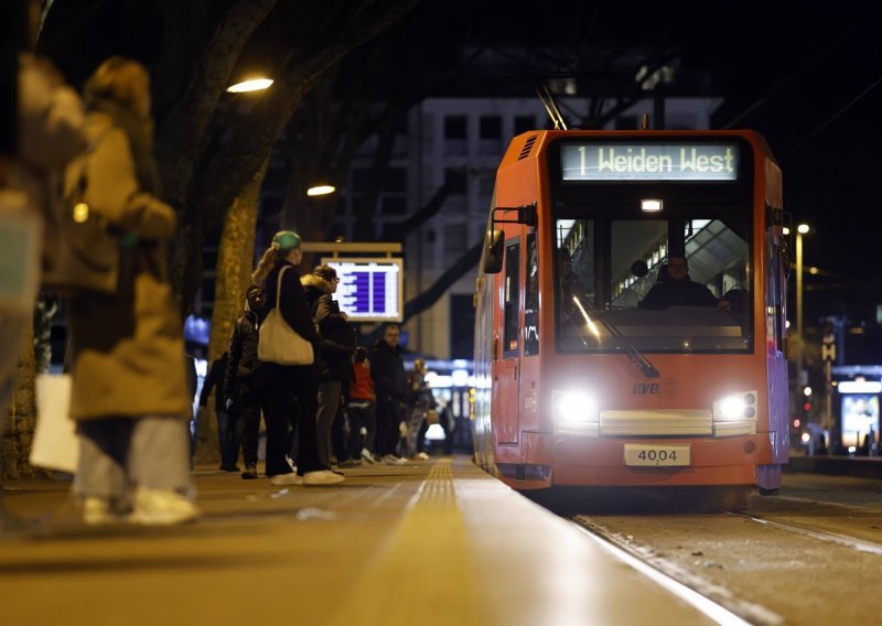 Nižu se štrajkovi u Njemačkoj - u četvrtak blokada zračnog prometa, u petak gradskog