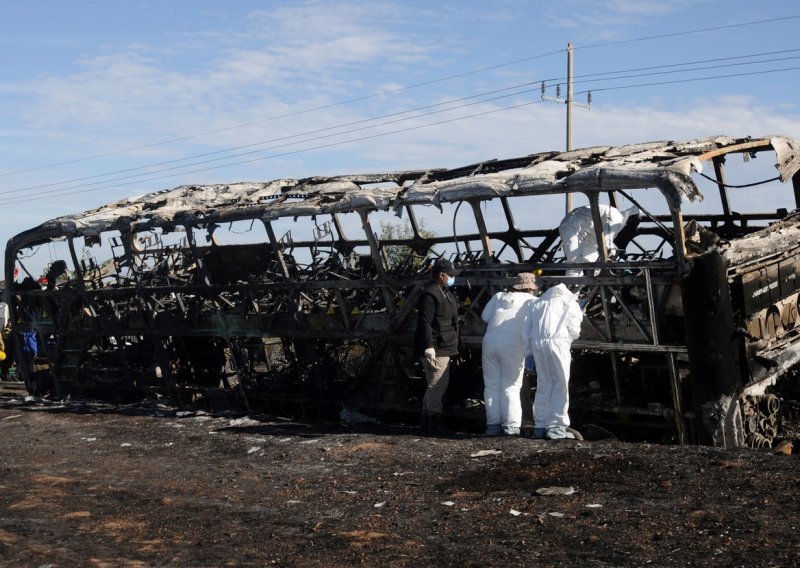 Teška nesreća u Meksiku: U sudaru autobusa i kamiona poginulo 19 ljudi