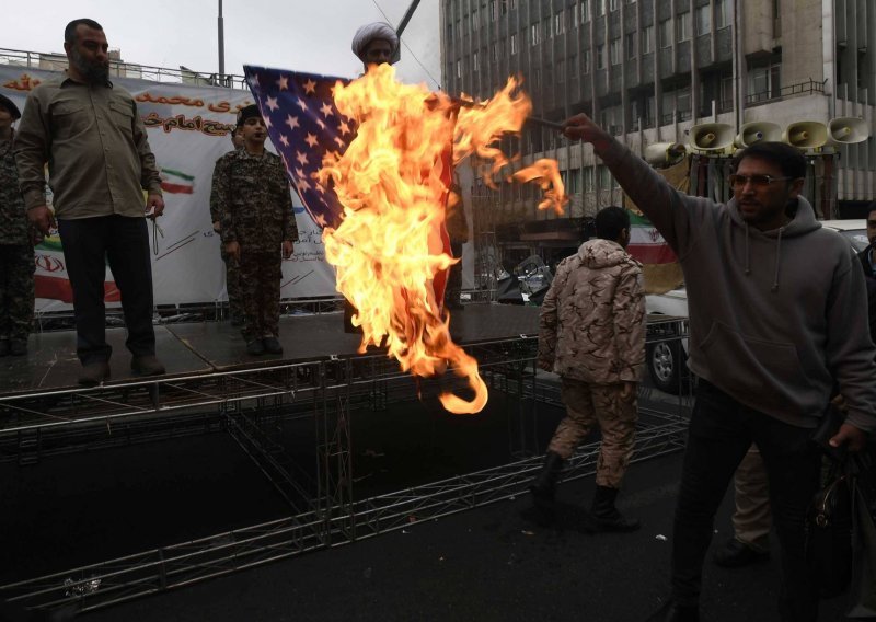 Nekad su Iran i SAD bili prijatelji, a sada su na rubu totalnog rata. Što se dogodilo?