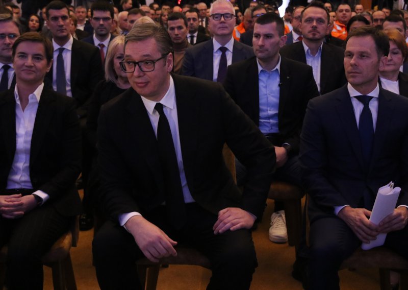 Kosovo od četvrtka ukida dinar i potpuno prelazi na euro. Vučić bijesan