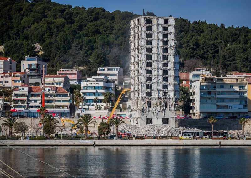 Bageri u akciji, nastavlja se rušenje hotela Marjan