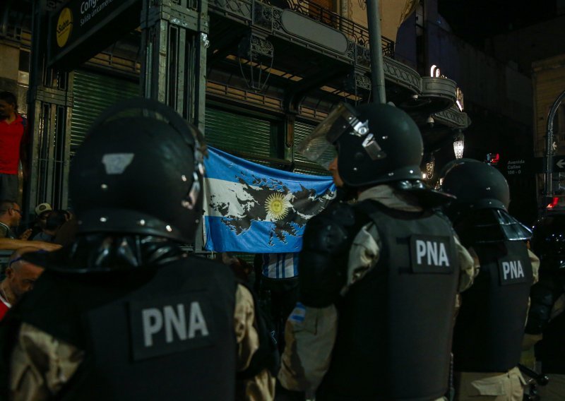 Nemiri u glavnom gradu Argentine, parlament raspravlja o ekonomskim reformama