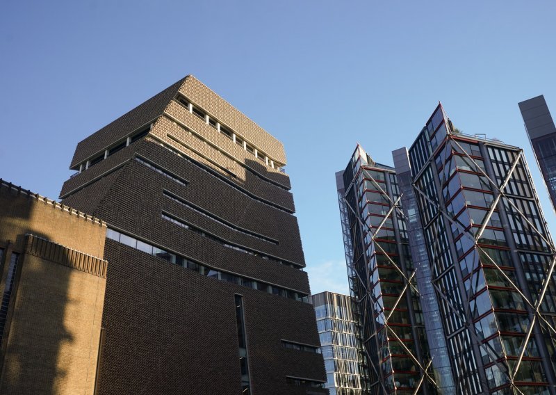 Muškarac pao sa zgrade Tate Modern u Londonu