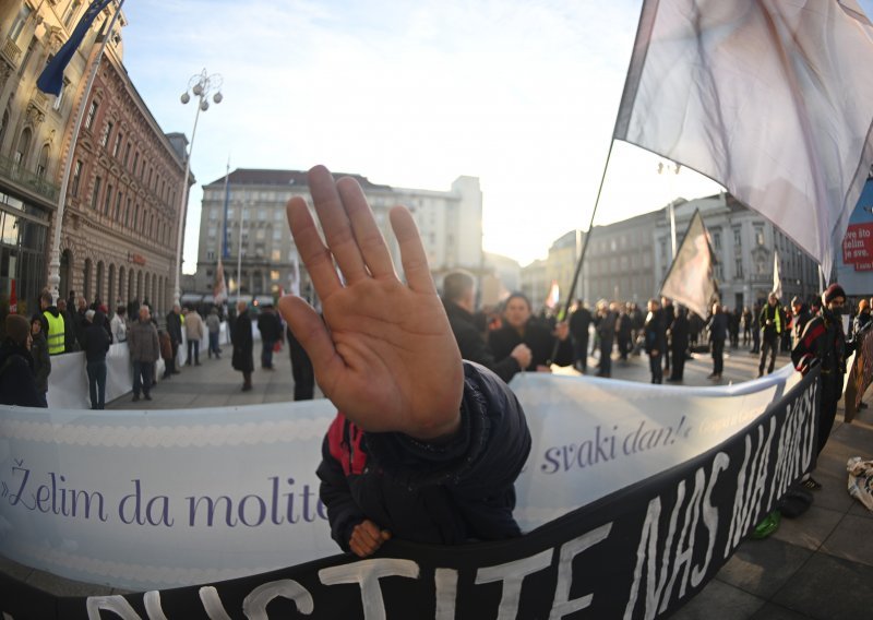 Zbog incidenta nakon molitve privedeni Austrijanac i Francuz: Pružali su aktivan otpor