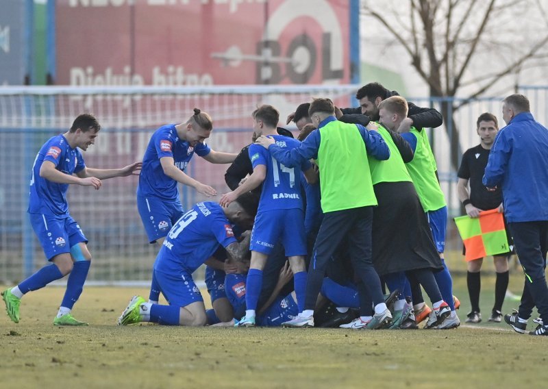 Slaven Belupo lakoćom pobijedio Rudeš, 'bomba' Štrkalja vrijedna pažnje