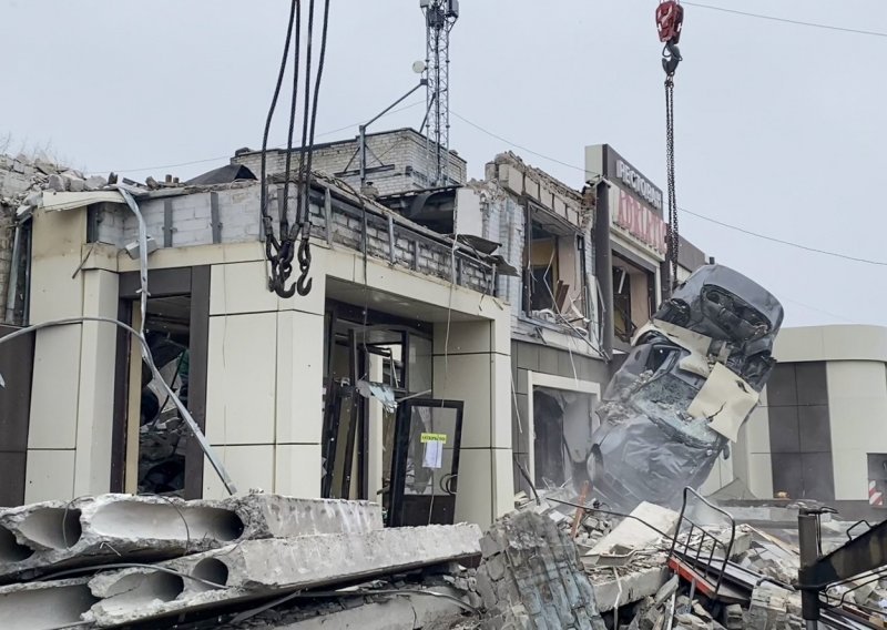 Broj mrtvih u pekari u ukrajinskom napadu na okupirani grad porastao na 28